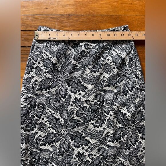 Van Huesen studio women’s size 2 black and cream lace lookalike pencil skirt - Picture 3 of 9